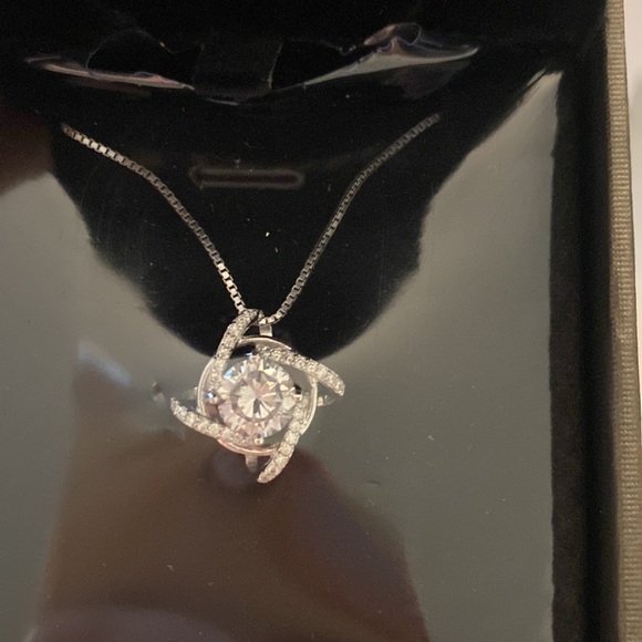 B Catcher necklace - unopened - Picture 2 of 2